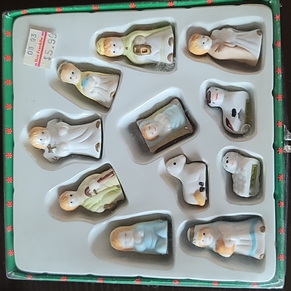 Vintage Porcelain Mini Nativity Set - Picture 1 of 6